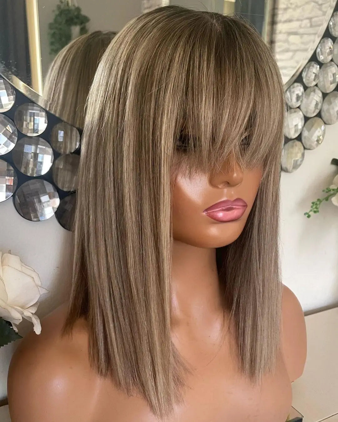 Ash Blonde Balayage med Lugg